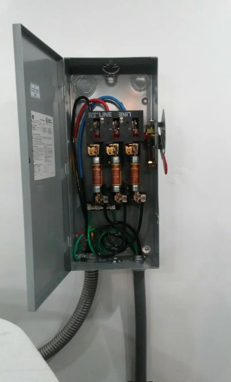 Three-phase disconnect switch installed for Smoke Detector Installation in North East